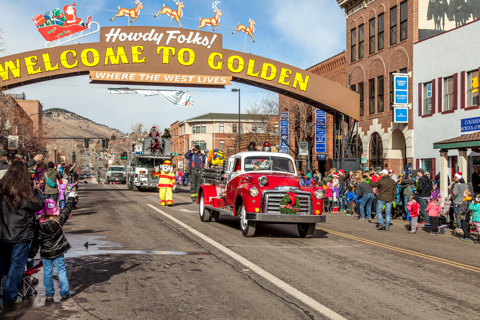 Olde Golden Holiday Parade